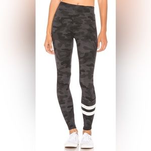 Sundry Camo Skinny Sweatpant in Soft Black, Size‎ 1